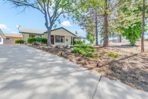 Modern dual-master house near Yosemite - Image 5