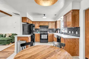 Modern dual-master house near Yosemite - Image 3