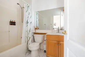 Stylish Studio w/ King Bed + 55in TV + 2Car Garage - Image 2
