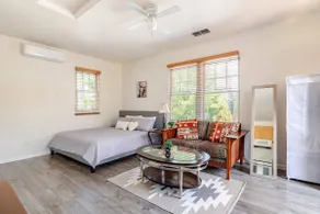 Stylish Studio w/ King Bed + 55in TV + 2Car Garage - Image 4
