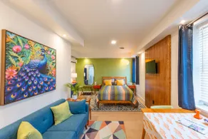 Downtown getaway, new! 2nd floor, no elevator. - Image 3