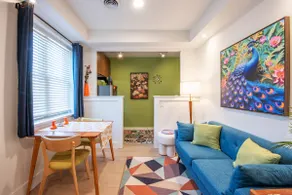 Downtown getaway, new! 2nd floor, no elevator. - Image 4