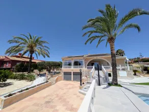 Large renovated Holiday House with private pool - Image 3
