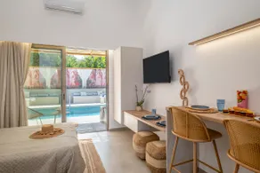 Aladdin Luxury Suites With Shared Pool - Image 4