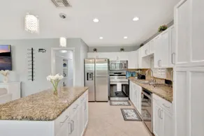 Pool Home with 5 bed 2 br near Lantana Beach - Image 5