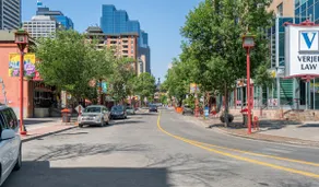 Walking distance to Stampede! Quiet and clean pad - Image 2