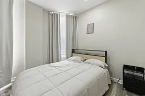 Modern Apt Near the Loop - Image 5