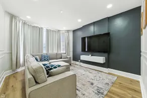 Modern Apt Near the Loop - Image 4