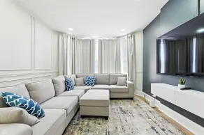 Modern Apt Near the Loop - Image 3