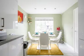Modern 4-BDR House + Parking | Walk to City Centre - Image 3