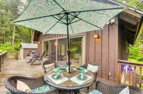 Cabin with Hot Tub and Lake Access - Image 4
