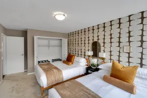Large 3BDR Family Suite + Balcony, Parking, METRO - Image 4