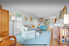 Beautiful English Cottage w Parking, by Light Rail - Image 2
