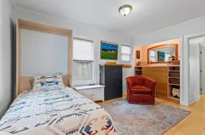 Beautiful English Cottage w Parking, by Light Rail - Image 5