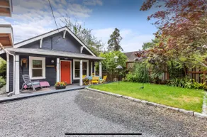 Beautiful English Cottage w Parking, by Light Rail - Image 2