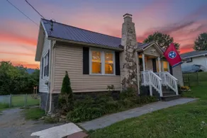 Cozy Pet-Friendly Home with Fire pit and King Beds - Image 2