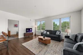Luxury Stay Near Cleveland Clinic & Attractions - Image 2