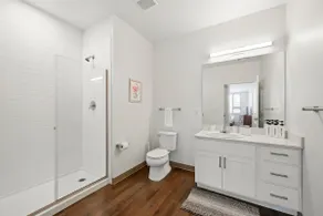 2BR Near Clinic & Case Western w/ Parking - Image 5