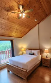 Mountain Road Chalet near Jasper! - 4 bedrooms - Image 2