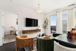 Luxurious Living ATL/ 5*Amenities! - Image 2