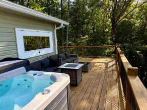 Breathtaking Mountain Views & Private Hot Tub - Image 4
