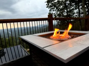 Breathtaking Mountain Views & Private Hot Tub - Image 5