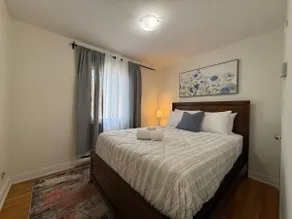 Spacious 3BR MTL Family Home - Image 4