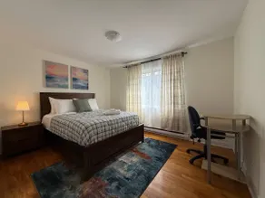 Spacious 3BR MTL Family Home - Image 2