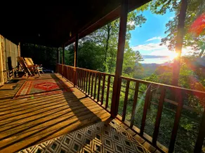 Cabin w/Stunning Mountain Views - Image 4