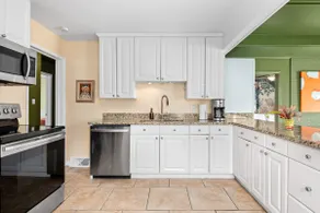 Stylish 3BR in Royal Oak Near Downtown, Zoo & Park - Image 4