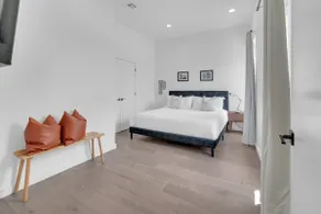 Stay l Modern 1BR Apartment | 25 Min To NYC - Image 2