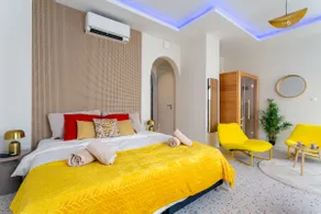 Suite with Hot Tub & Sauna – Downtown | Strasbnb - Image 4