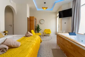 Suite with Hot Tub & Sauna – Downtown | Strasbnb - Image 3