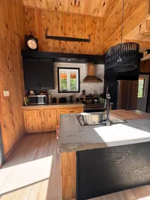 Le Pin Rouge Cozy Chalet with Hot Tub - Image 4
