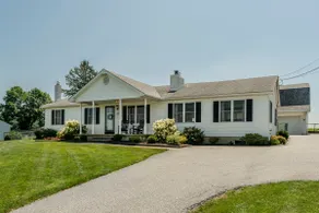 Hot Tub, Fenced in Backyard & Farm Views - Image 3