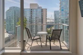 City Vibes: Sauna, Pool, Hot Tub & Free Parking - Image 3