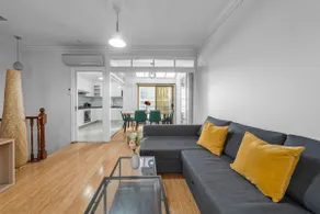 3-Bedroom House in Ultimo Good for 10 Guests - Image 2