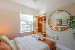 Georgia Suite I Modern 1BR Apartment I Sleeps 4 I Near Gavin and Stacey House I Barry High Street I Barry Train Station I Barry Island I WiFi I Parking and Easy Cardiff Access - Image 3