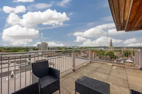 Central Bedford Penthouse with Balcony & Parking - Image 3