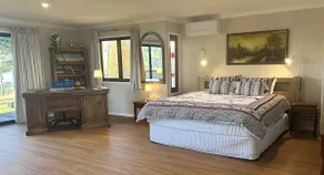 Wake and Lake Guest House - Image 5