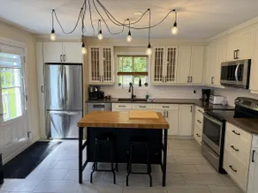 Family cottage with lake access and game room - Image 3