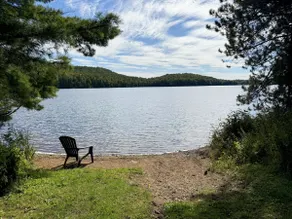 Family cottage with lake access and game room - Image 5