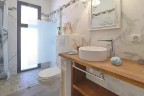 Studio in a local home, swimming pool, air conditioning - Image 5