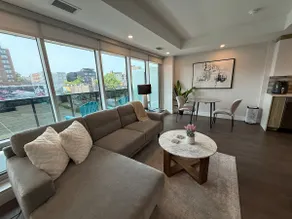 Bright, spotless and modern 1 BR with gym - Image 3