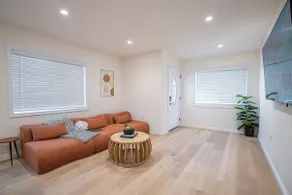 NEW flat 3b3b Arcadia Spacious House fence yard - Image 4