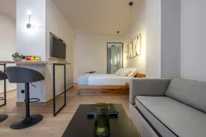 Apt with Jacuzzi in Balcony. Best location Athens! - Image 4