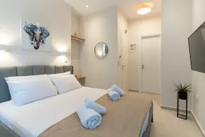 Sea & Salt Boutique Apartment 3 - Image 5