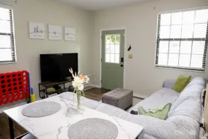 Your Cozy Farmhouse Retreat | 5 minutes to I-75 - Image 4