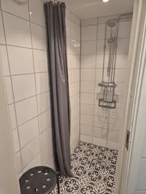 Garden cottage-bed & blanket, no kitchen, shared toilet - Image 3