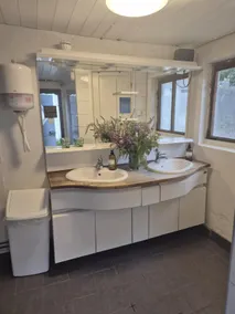 Garden cottage-bed & blanket, no kitchen, shared toilet - Image 4